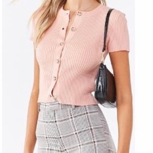 Ribbed buttoned cropped sweater